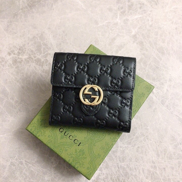 グッチ財布 レプリカ着用イメージ